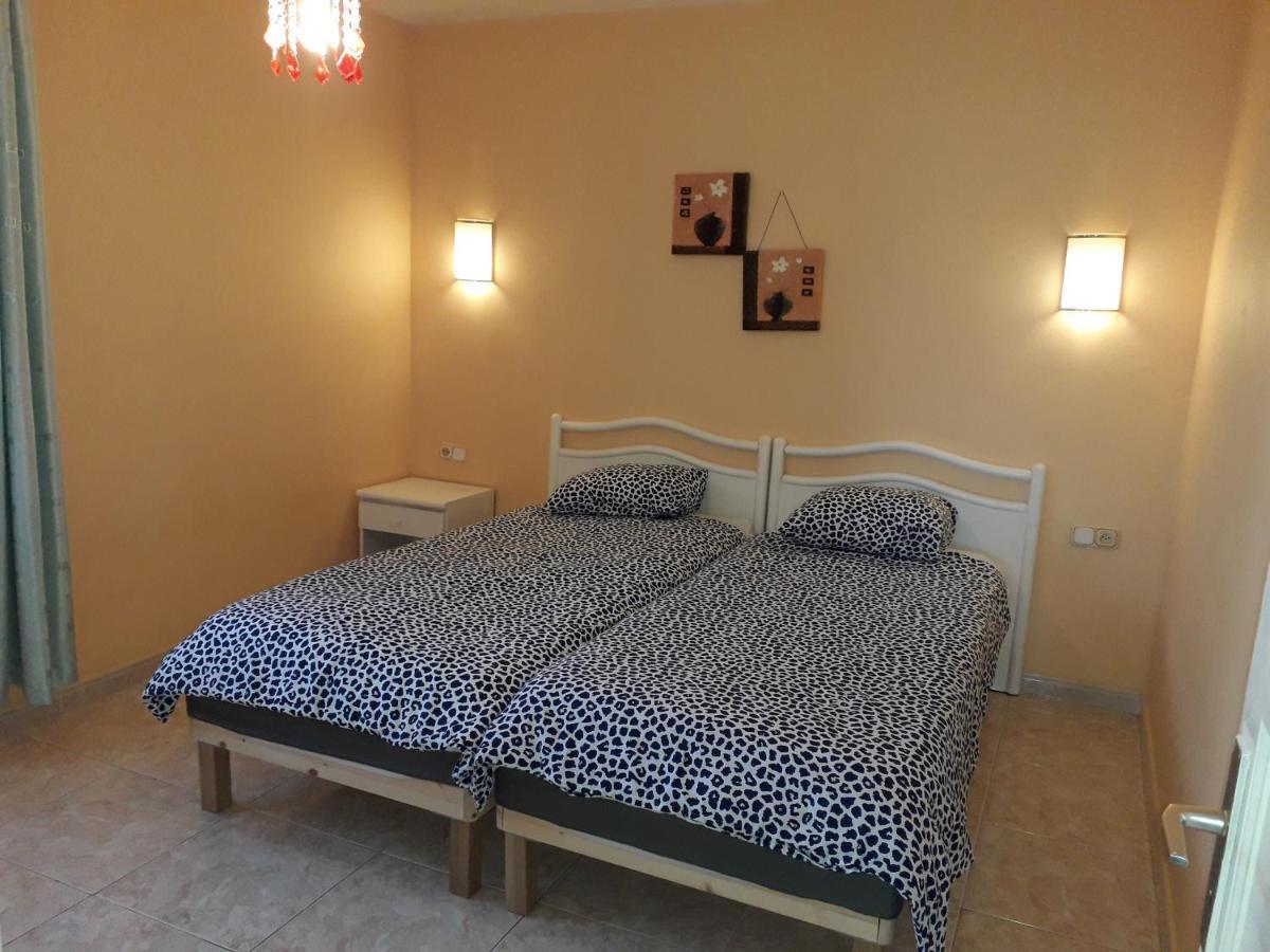 Sunny Self-Catering Apartment Costa Teguise, Lanzarote, Spain エクステリア 写真